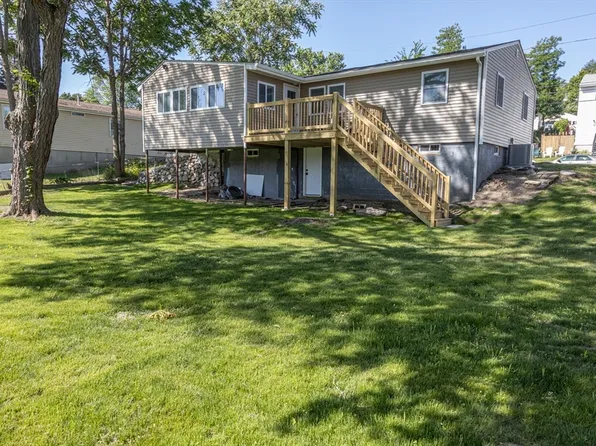 90 Thornton St, Lawrence, MA 01841