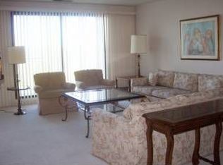 9560 Gross Point Rd #B-202, Skokie, IL 60076