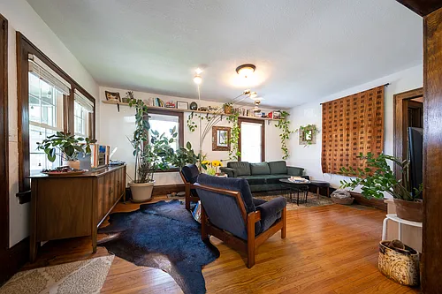 817 Central Ave W Photo 1