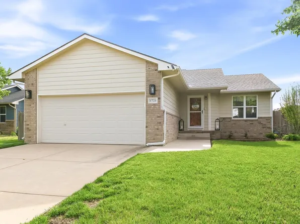 1726 N Basswood Ct, Andover, KS 67002