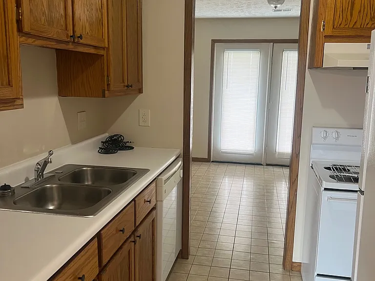 403 E Pershing Ave #C — Photo 2