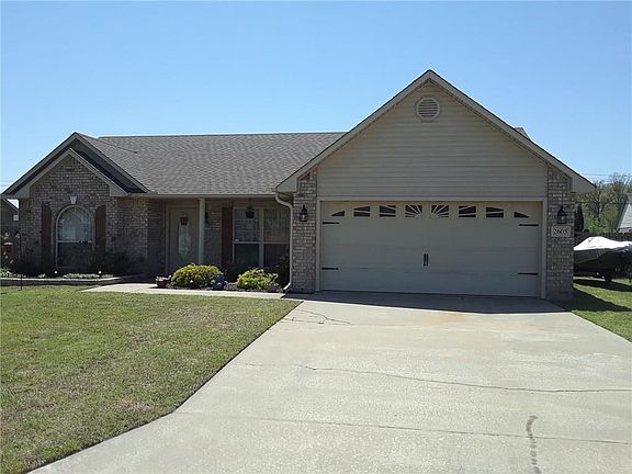 3rd image of 2605 Red Oak Dr