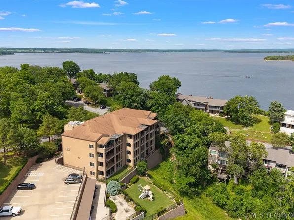 25 Grand Lake Dr Ste 3C, Monkey Island, OK 74331