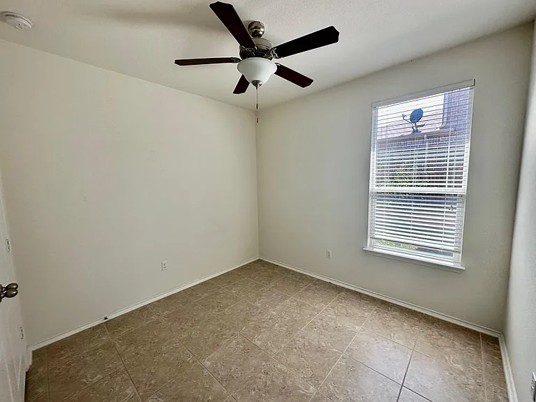 413 Hunters Hill Dr — Photo 15