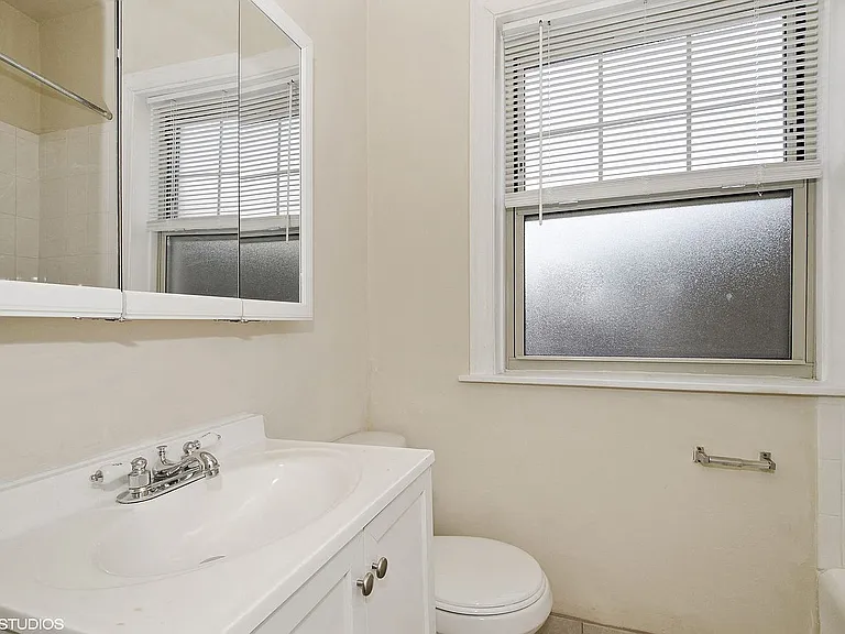 1425-27 W Chase Ave — Photo 9
