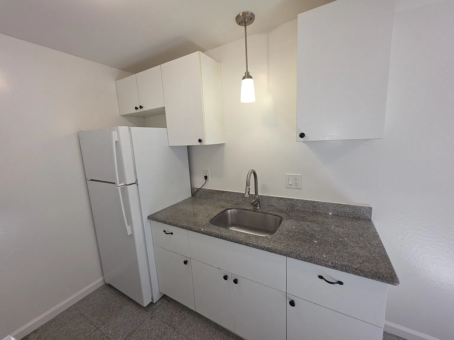515 Kains Ave — Photo 2