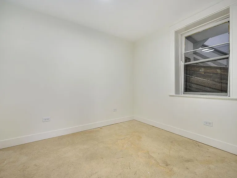 2320-24 S Sacramento Ave — Photo 9