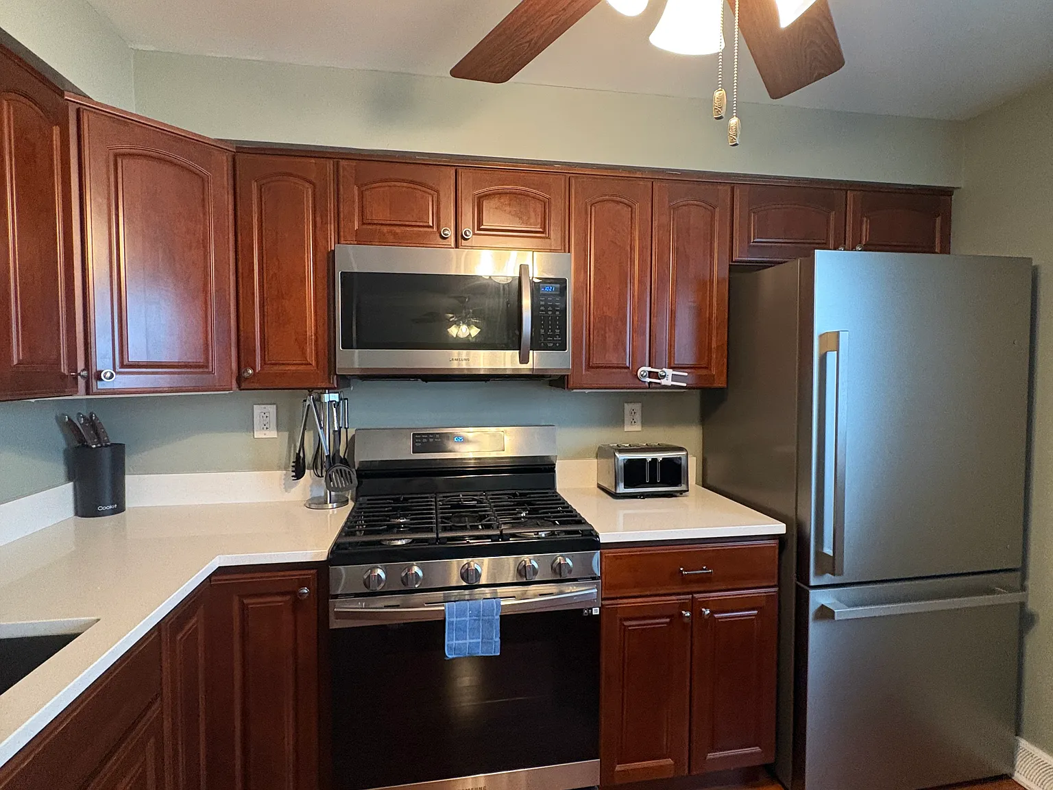 3 bed, 1323 sqft, $2,500 — Photo 4