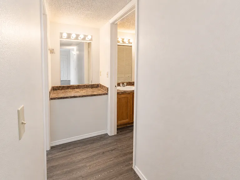Woodside Village Apartments — Photo 22