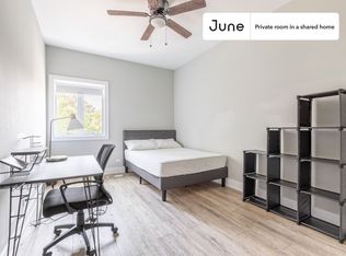 1119 S Loomis St #202, Chicago, IL 60607