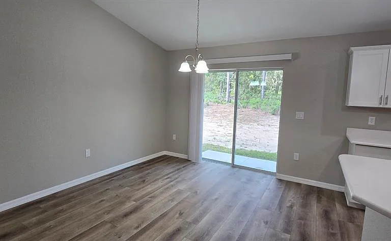 1482 W Manchester Dr — Photo 2