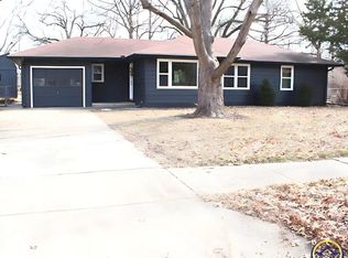 2136 SW Seabrook Ave, Topeka, KS 66614