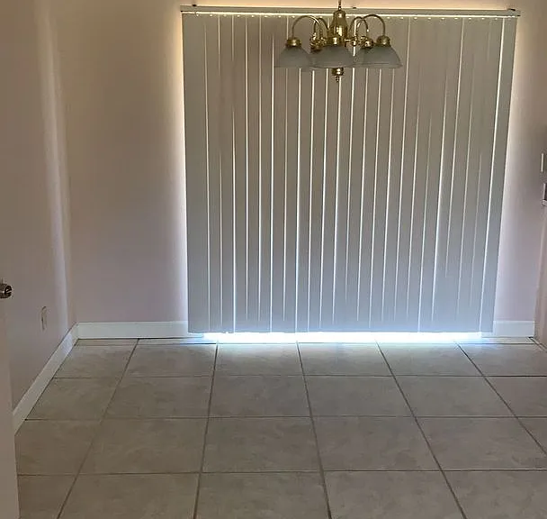 313 NW Tyler Ave — Photo 3