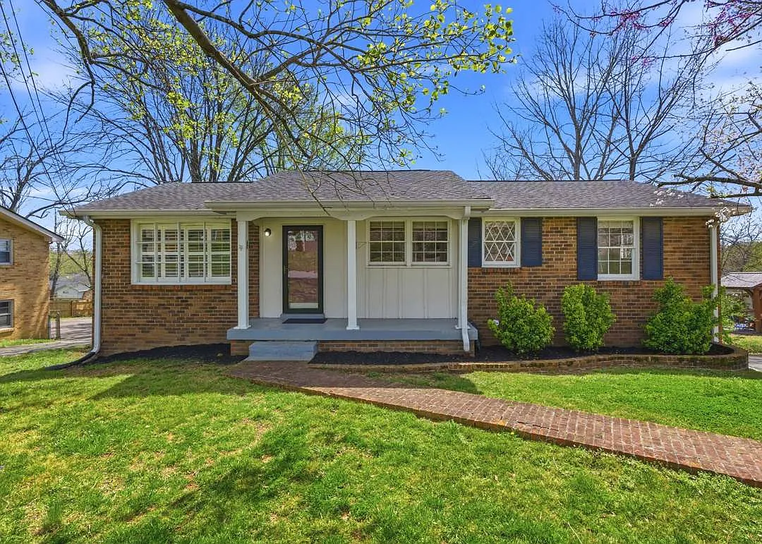 4 bed, 2.5 bath, 2133 sqft, $2,195 — Photo 1