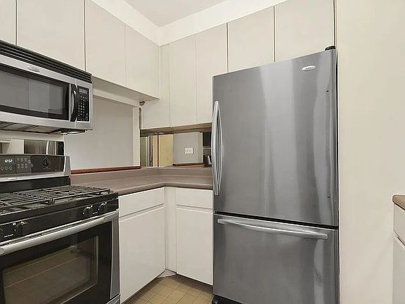 4th image of 124 E 79th St #10A