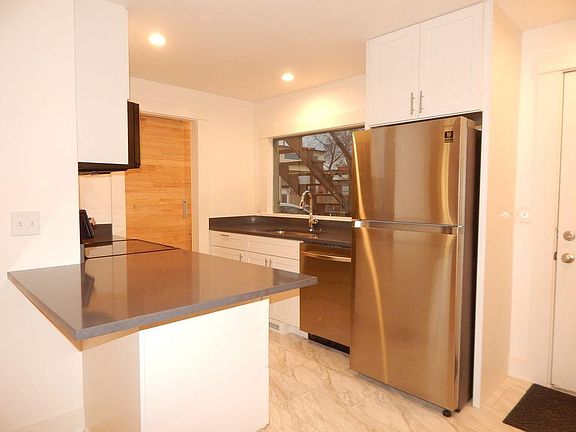 refrigerator with ice maker