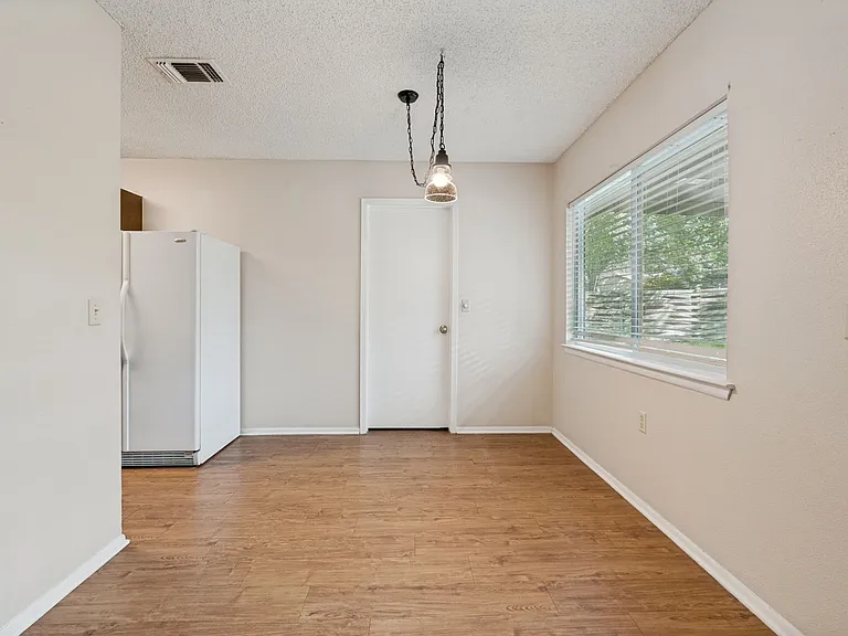 16006 Eagleway St — Photo 9