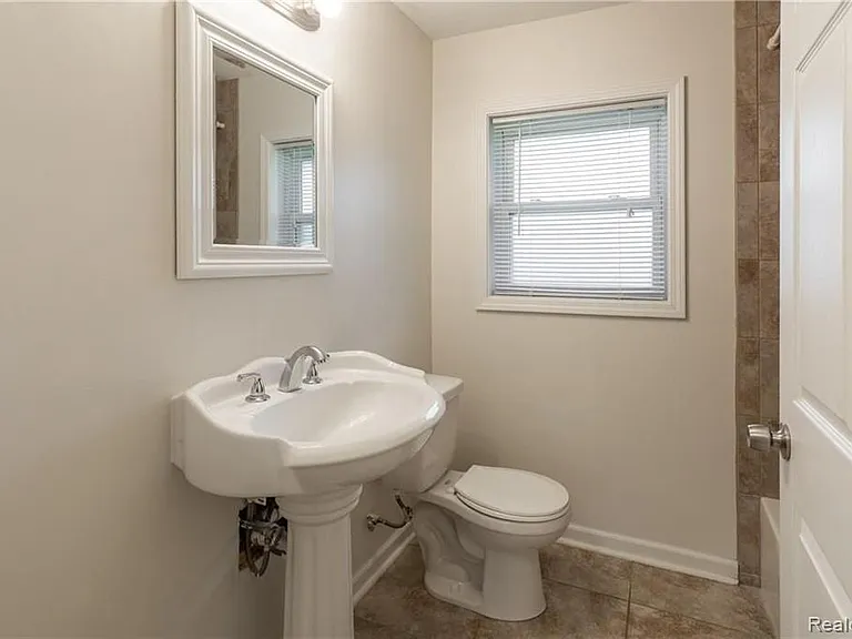 31733 Kathryn St — Photo 21