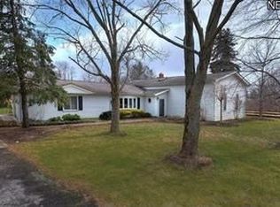 18003 Snyder Rd, Chagrin Falls, OH 44023