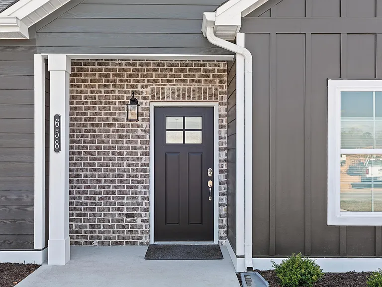 658 Bellingham Dr NE — Photo 2