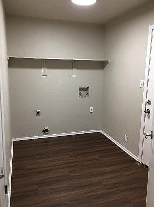 5th image of 2501 Woodhaven Dr