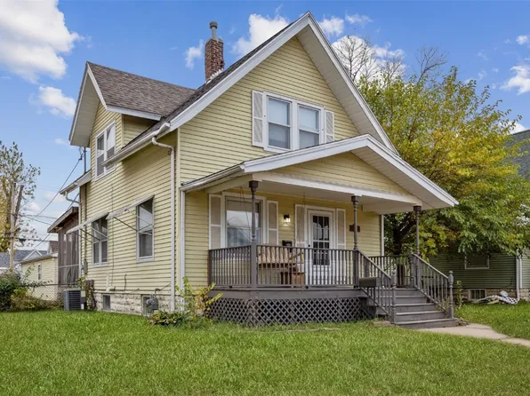 1827 Hamilton St SW, Cedar Rapids, IA 52404