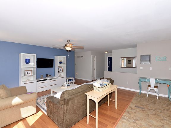 4th image of 2060 Windmill Summit Dr
