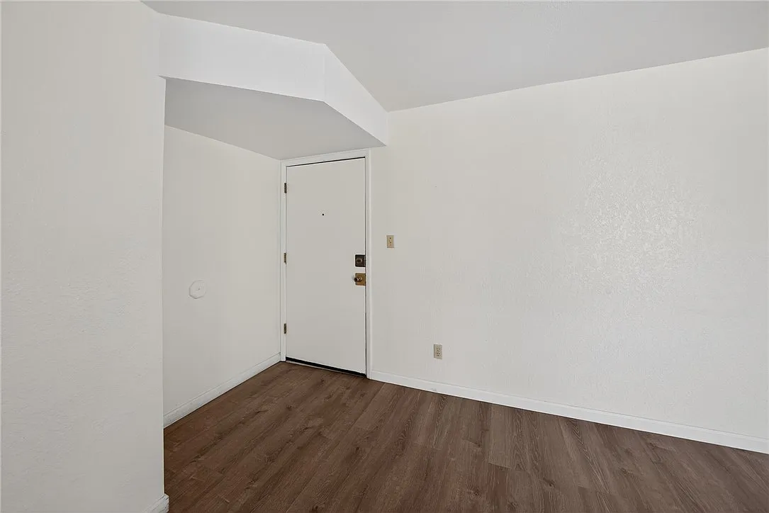 2 bed, 1.0 bath, 720 sqft, $975 — Photo 4