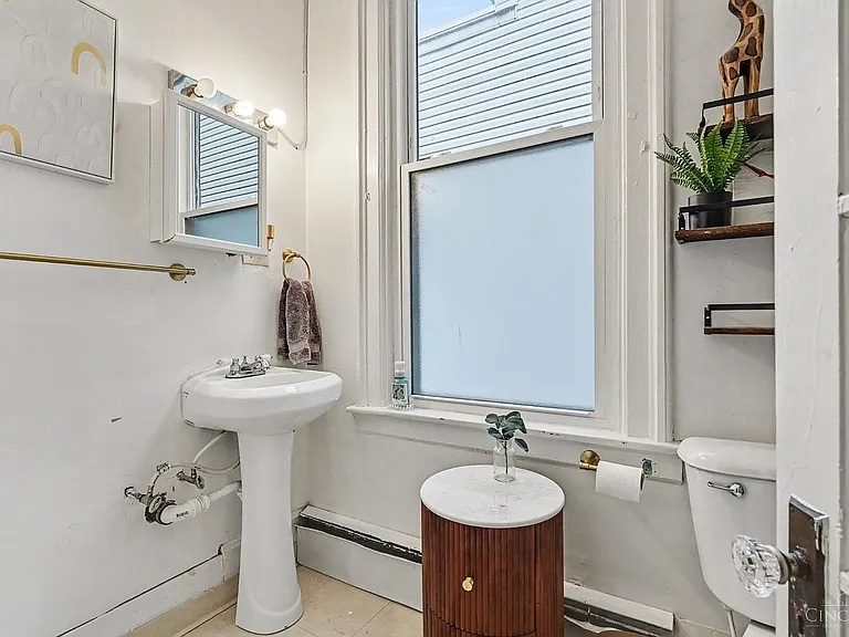 Bathroom #3 (2nd floor on way to 3rd floor)