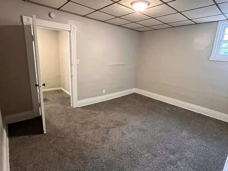 109 Kenova St — Photo 17