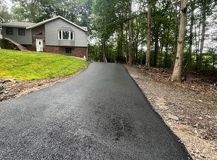 107 Grouse Ridge Ln, Drums, PA 18222