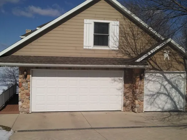 24728 182nd St, Spirit Lake, IA 51360