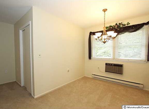 4th image of 21 Lexington Drive #D
