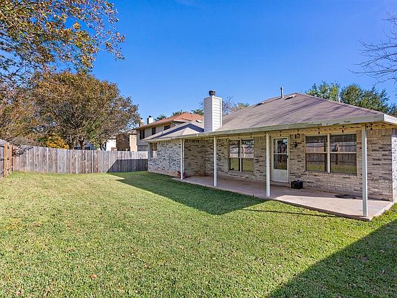 3rd image of 2315 Loquat Ln
