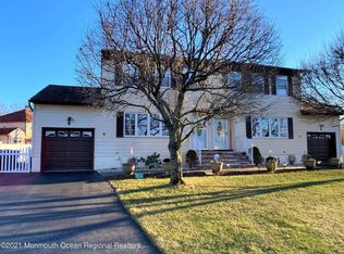 4 Bonnie Dr, Middletown, NJ 07748