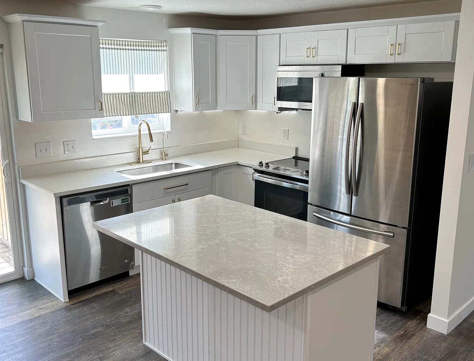 Newly Updated - 2 bed, 1 bath - Upstairs Unit — Photo 2