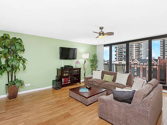 3rd image of 6150 N Kenmore Ave APT 6D
