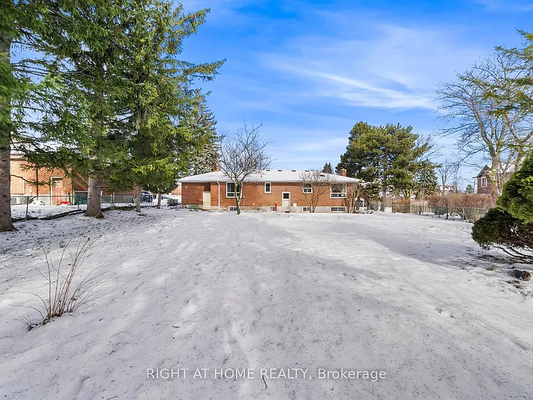 35 Caswell Dr — Photo 15