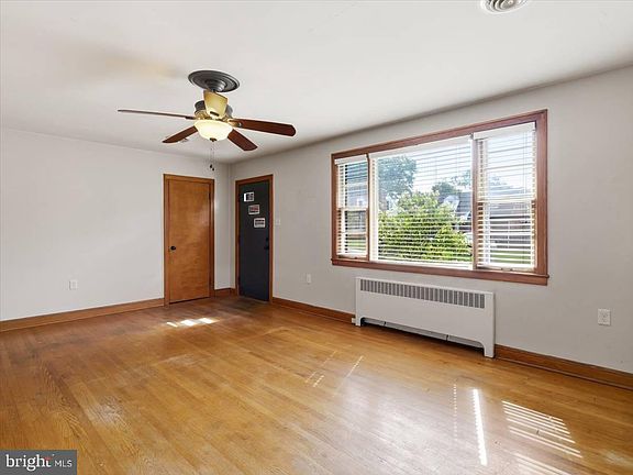 5th image of 939 View St