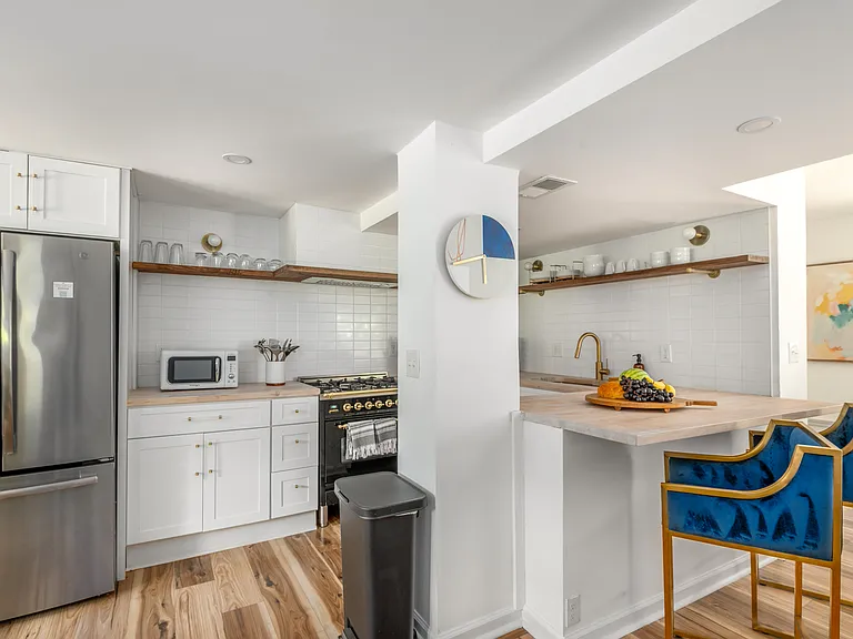 1031 Austin Ave NE #3 — Photo 6