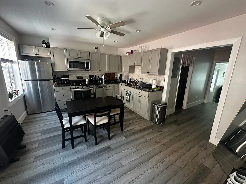 Building Photo - 148 Prince St #4