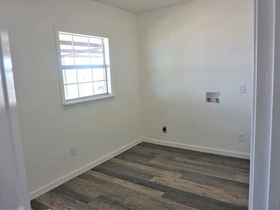 5th image of 802 W El Paso St