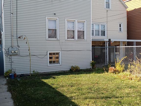 3rd image of 2529 N Hamlin Ave Floor 2