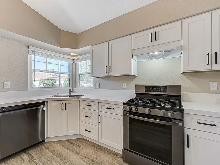 272 Comfort Dr — Photo 23