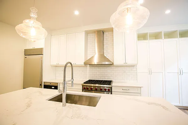 Sold by Roxann Realty LLC | media 11