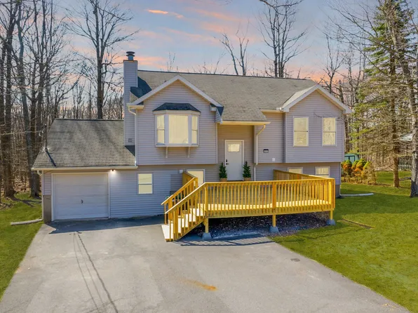 9010 Idlewild Dr, Tobyhanna, PA 18466