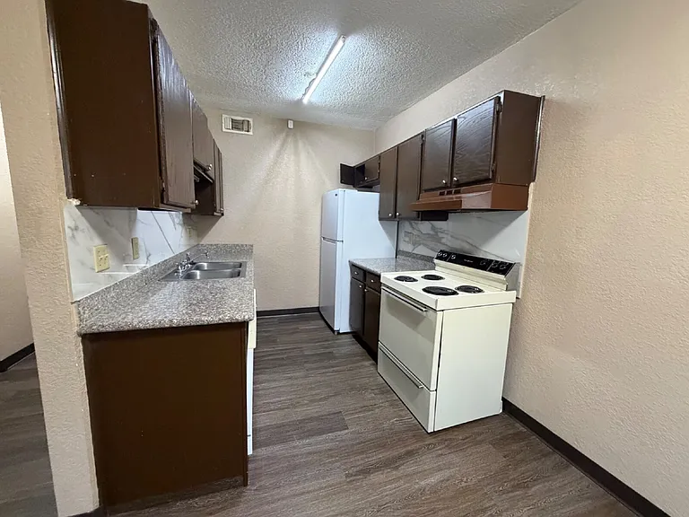 DS 226 Cherry Street - University Park Apartments — Photo 17