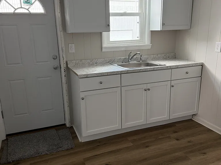 105-107 8th St #105 — Photo 5