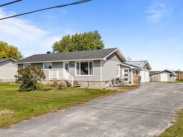 1897 Champlain St, Clarence Rockland, ON K0A 1N0