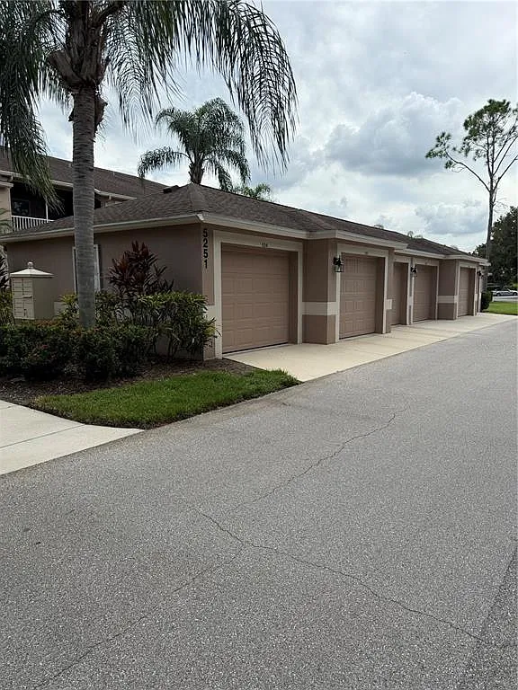 2 bed, 2.0 bath, 1311 sqft, $5,000 — Photo 4
